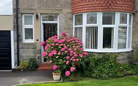Kelvinside, Seahouses, 2 Minute Walk Into Village